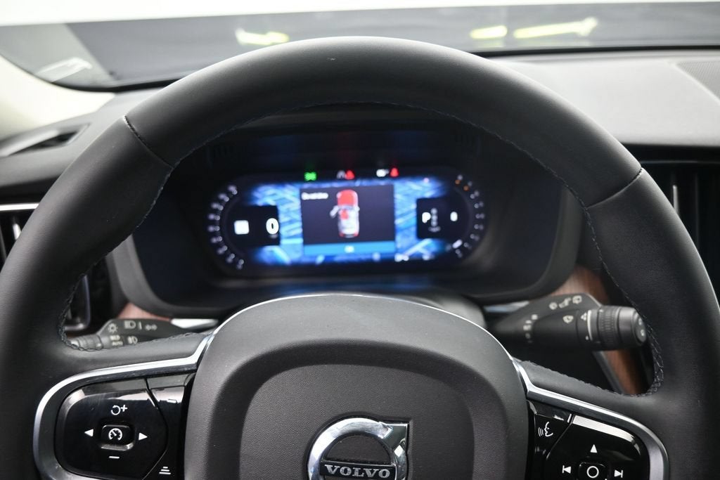 2023 Volvo XC60 Plus Bright Theme
