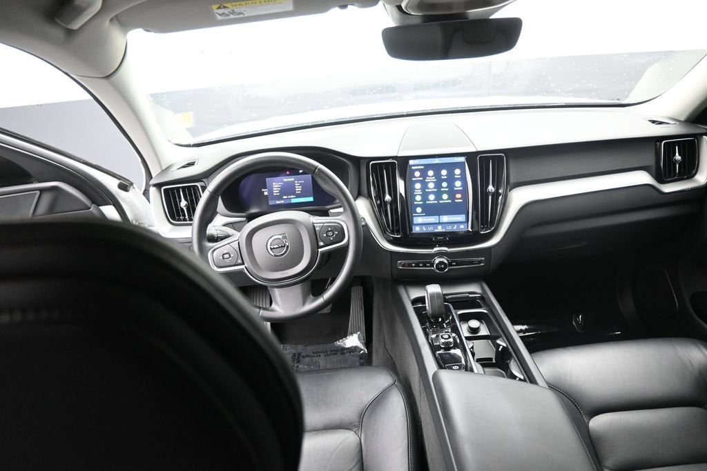 2024 Volvo XC60 Core Dark Theme