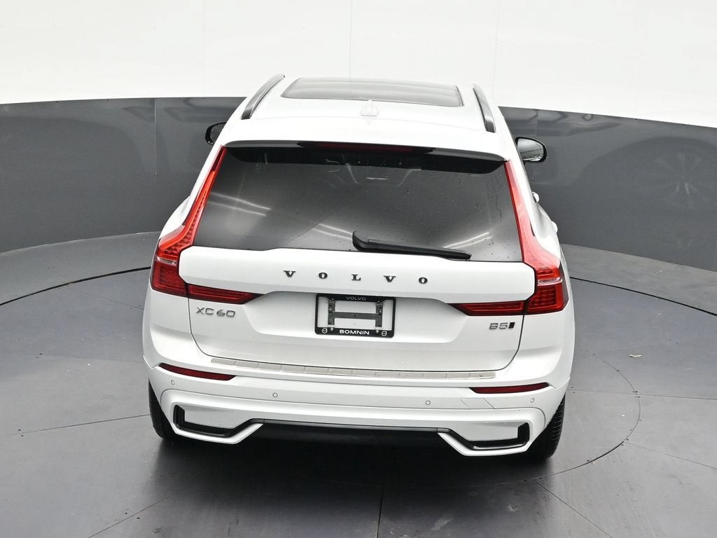 2024 Volvo XC60 Core Dark Theme