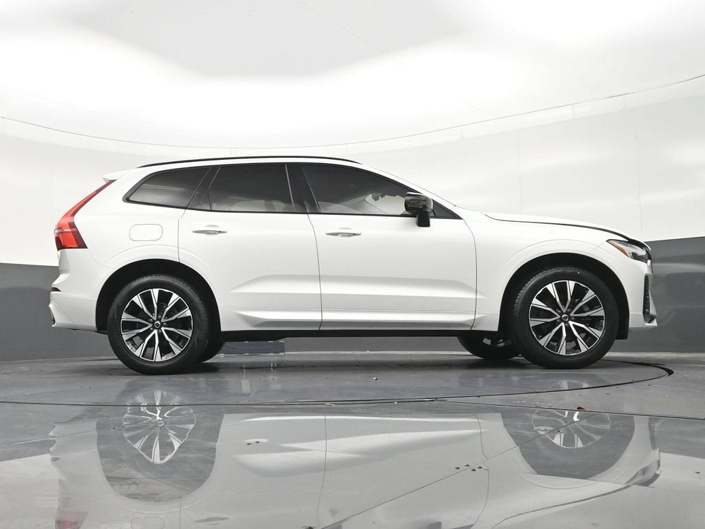 2024 Volvo XC60 Core Dark Theme
