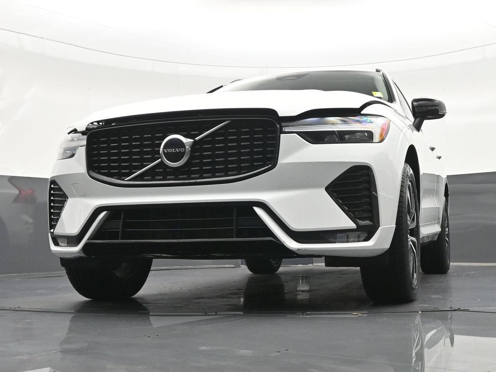 2024 Volvo XC60 Core Dark Theme