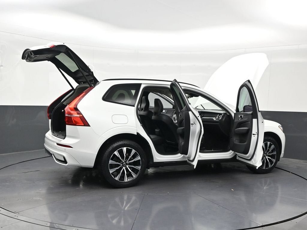 2024 Volvo XC60 Core Dark Theme
