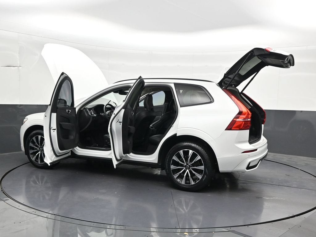 2024 Volvo XC60 Core Dark Theme