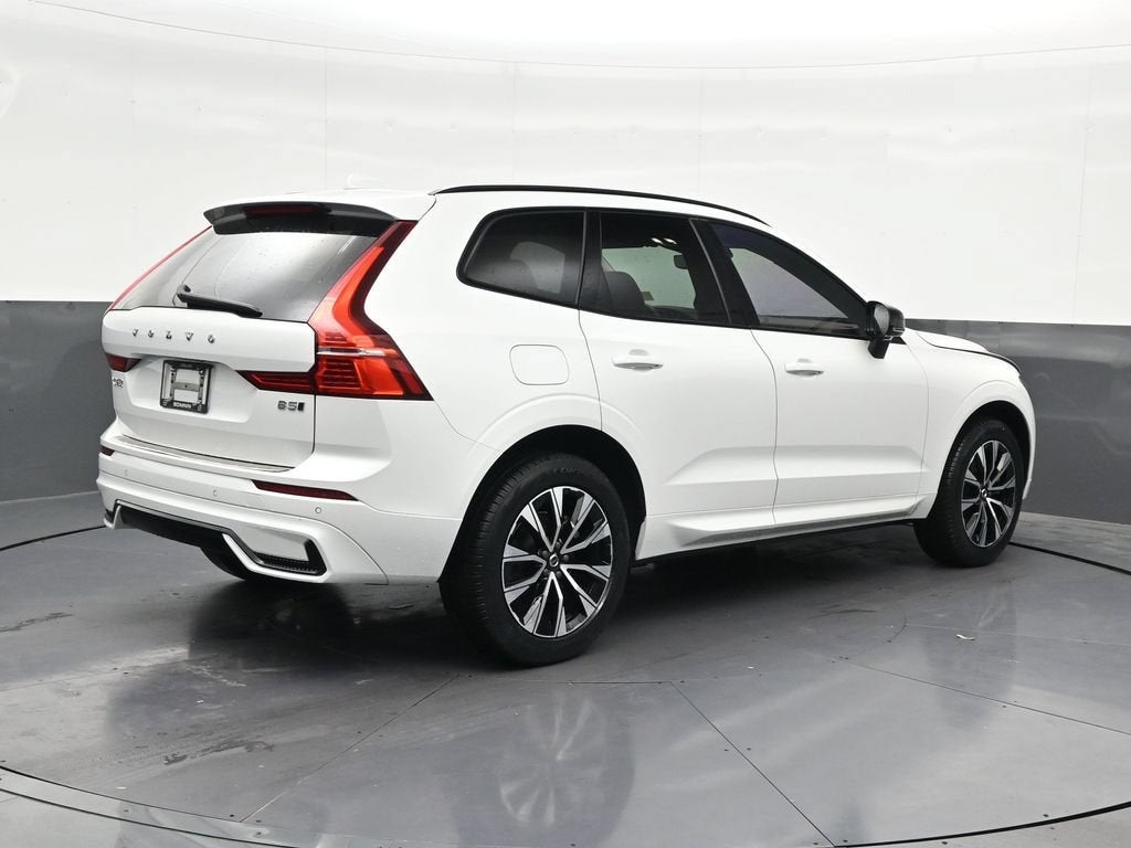 2024 Volvo XC60 Core Dark Theme