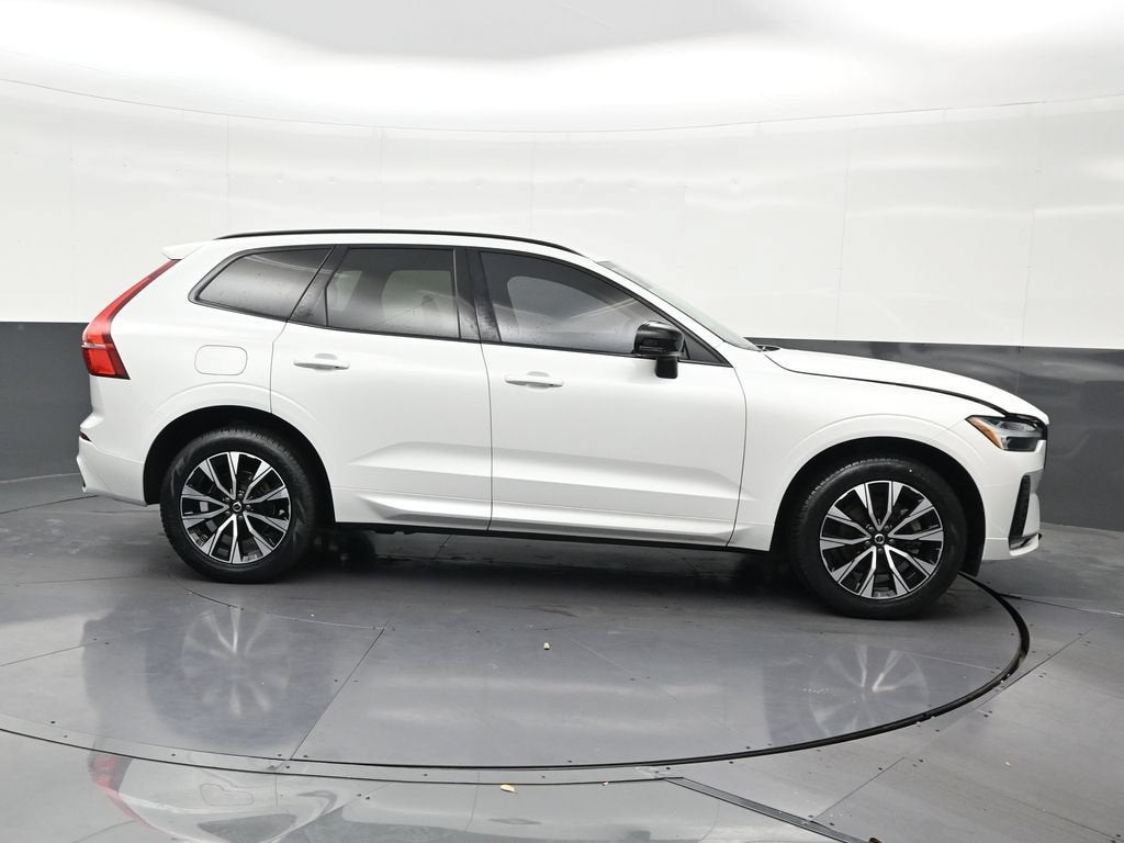 2024 Volvo XC60 Core Dark Theme