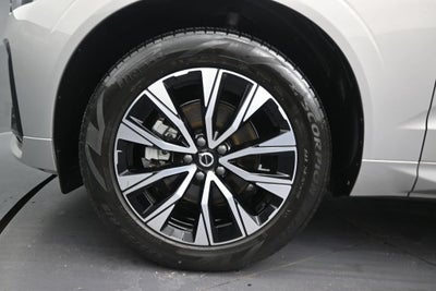 2024 Volvo XC60 Core Dark Theme