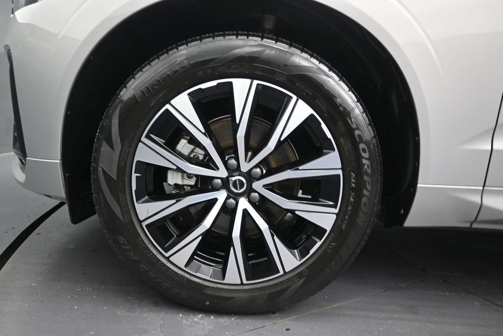 2024 Volvo XC60 Core Dark Theme