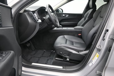 2024 Volvo XC60 Core Dark Theme