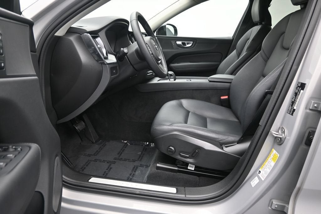 2024 Volvo XC60 Core Dark Theme