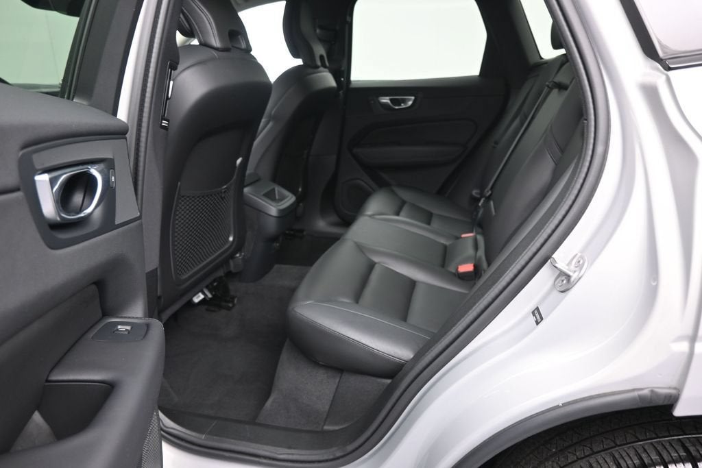 2024 Volvo XC60 Core Dark Theme