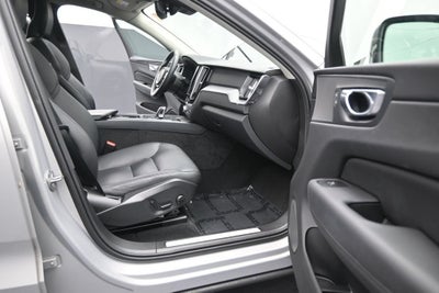 2024 Volvo XC60 Core Dark Theme