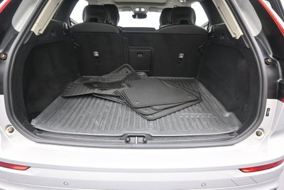 2024 Volvo XC60 Core Dark Theme