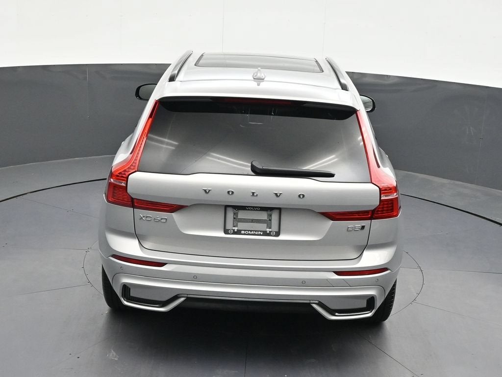2024 Volvo XC60 Core Dark Theme