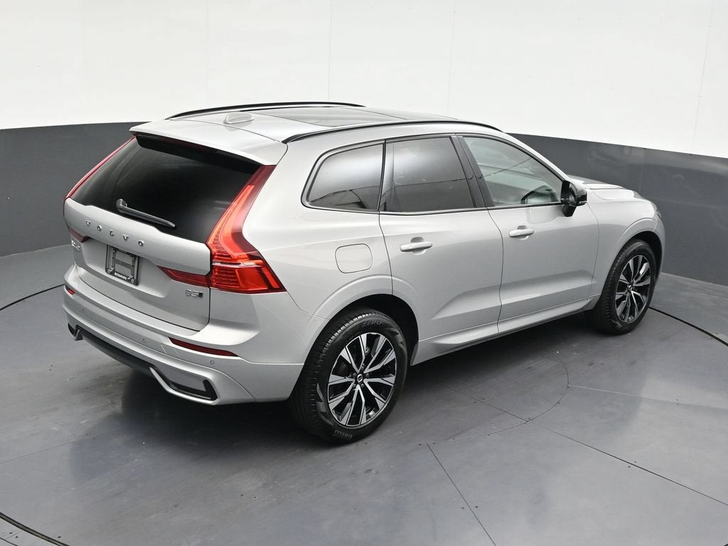 2024 Volvo XC60 Core Dark Theme