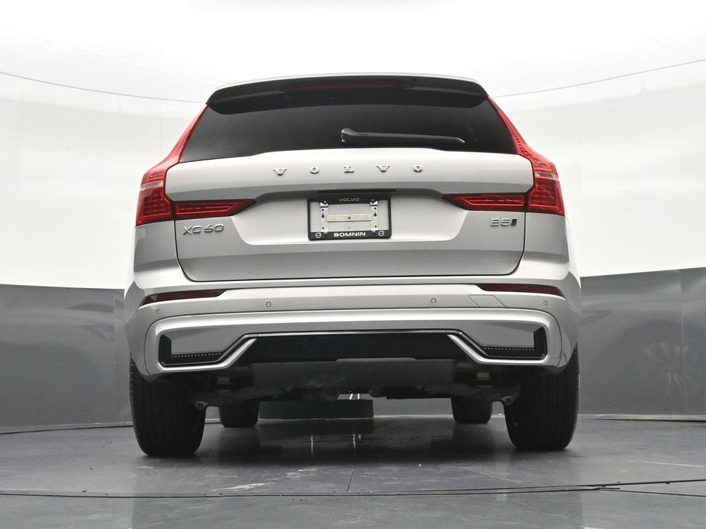 2024 Volvo XC60 Core Dark Theme
