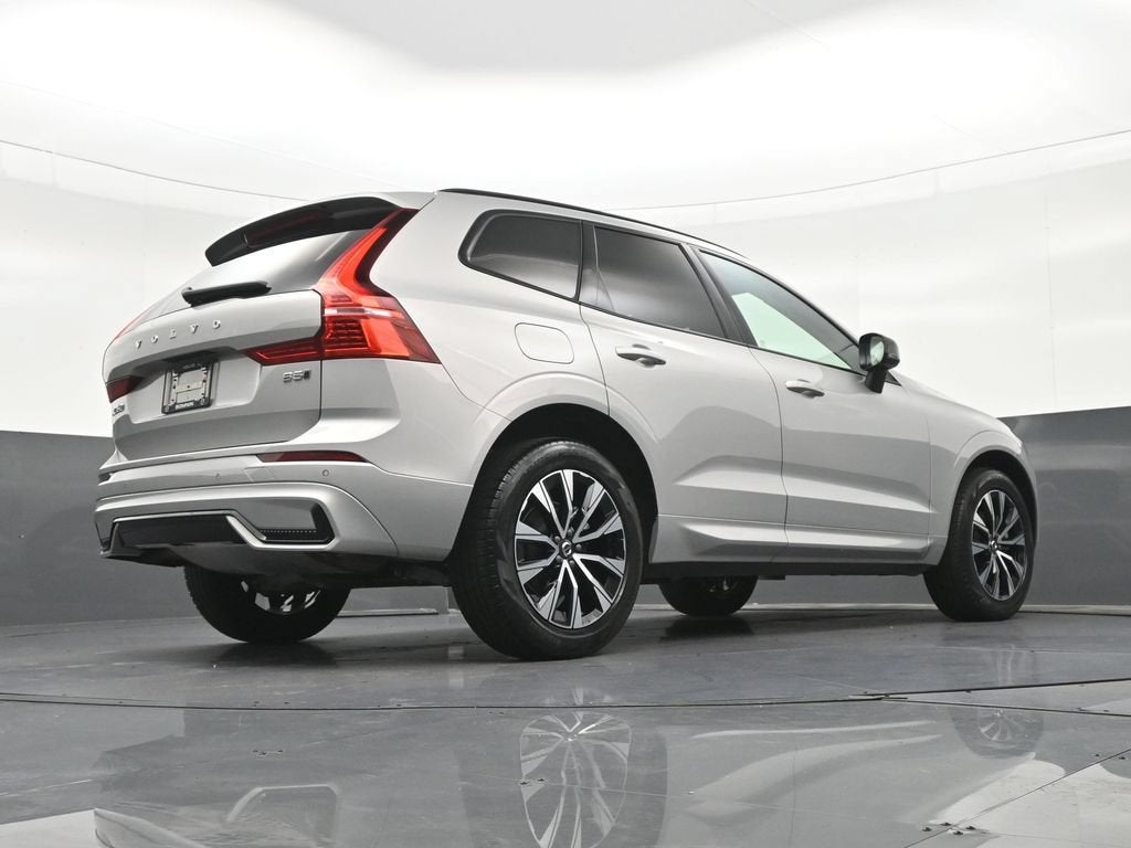 2024 Volvo XC60 Core Dark Theme