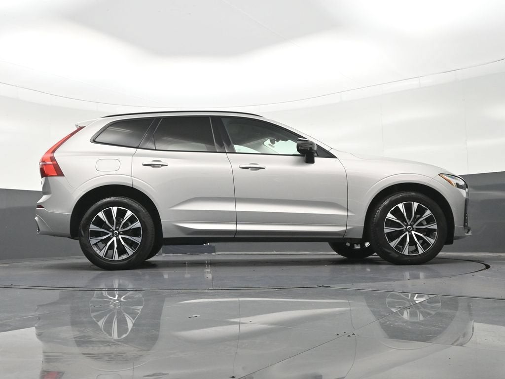 2024 Volvo XC60 Core Dark Theme