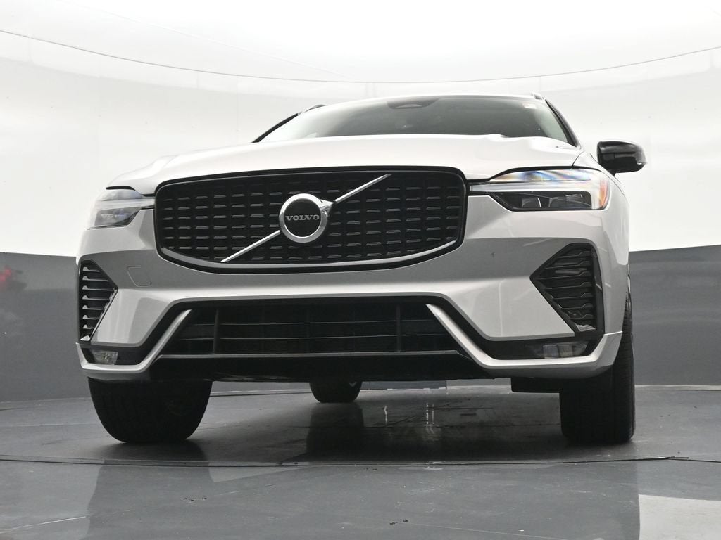 2024 Volvo XC60 Core Dark Theme