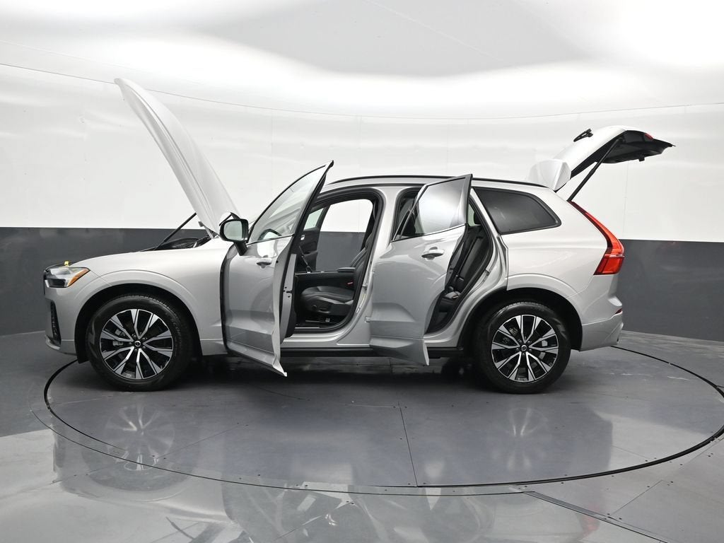 2024 Volvo XC60 Core Dark Theme