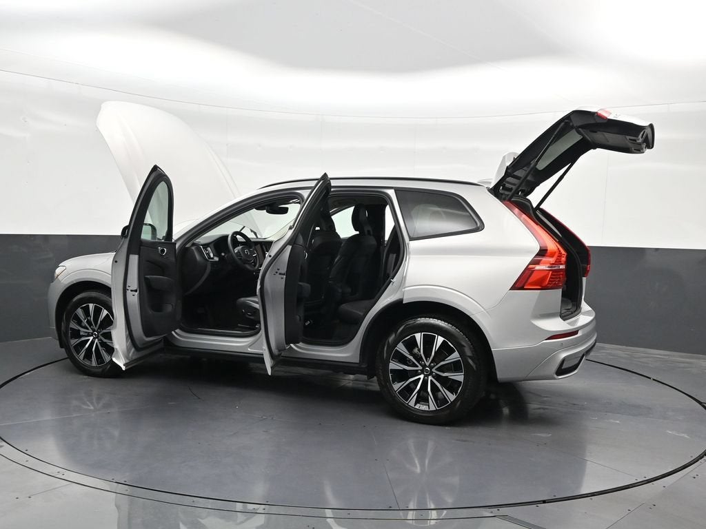 2024 Volvo XC60 Core Dark Theme