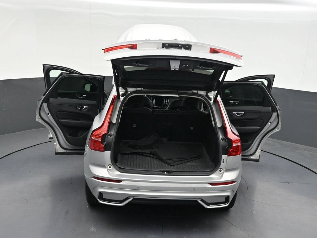 2024 Volvo XC60 Core Dark Theme