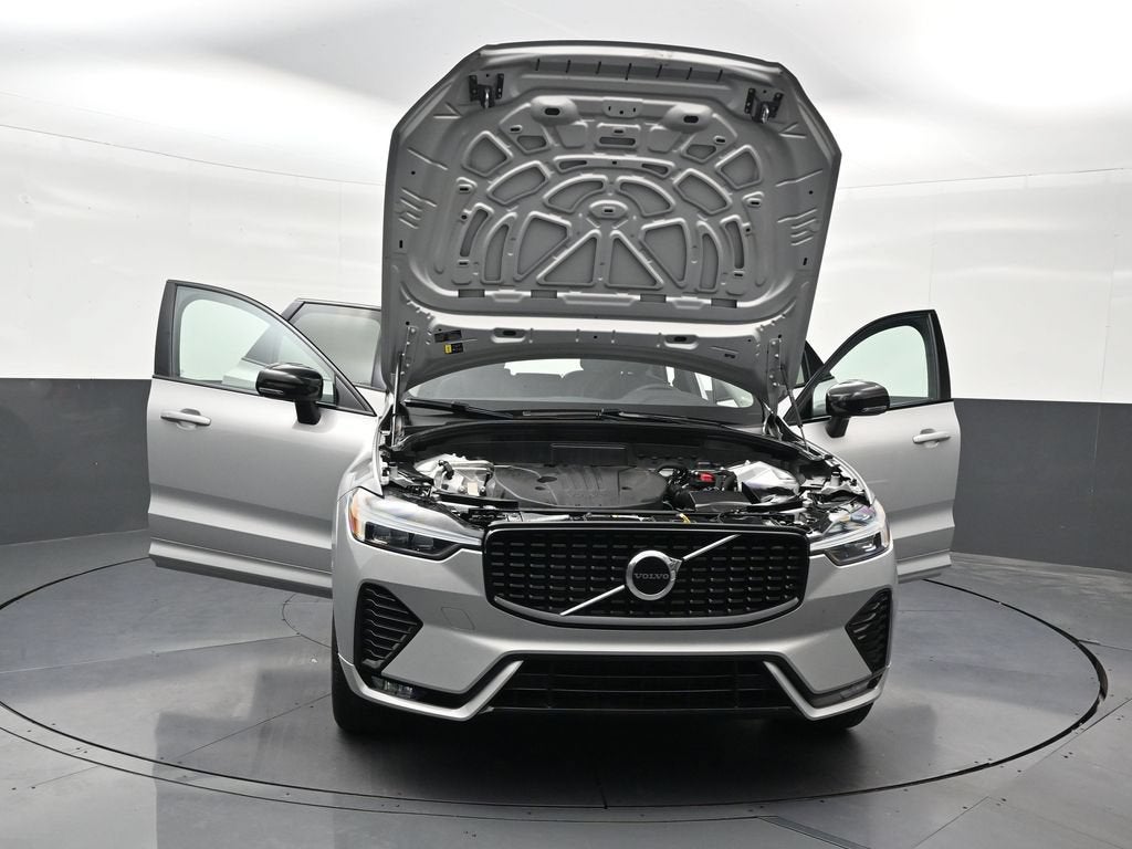 2024 Volvo XC60 Core Dark Theme