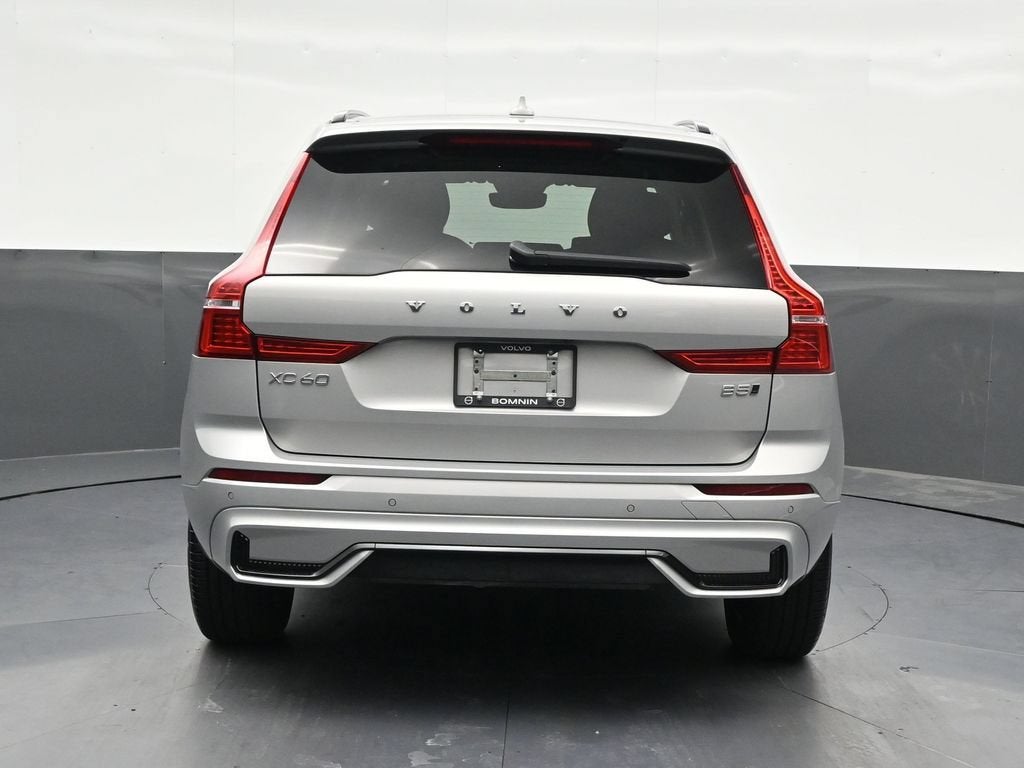 2024 Volvo XC60 Core Dark Theme