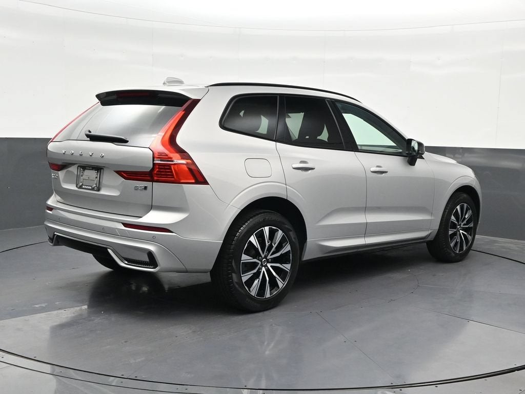 2024 Volvo XC60 Core Dark Theme