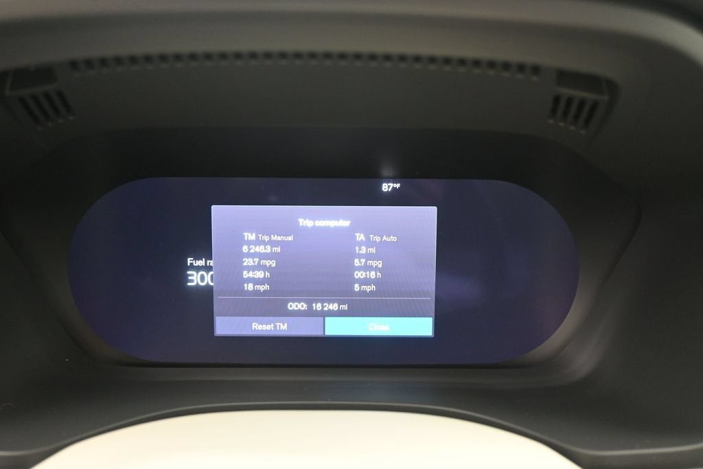 2024 Volvo XC60 B5 Core Dark Theme