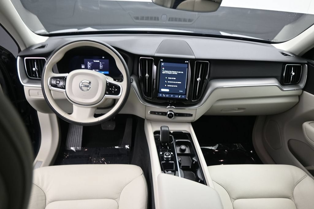 2024 Volvo XC60 B5 Core Dark Theme