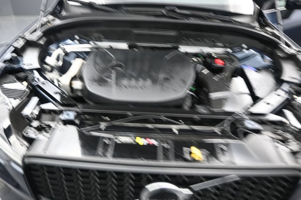 2024 Volvo XC60 B5 Core Dark Theme