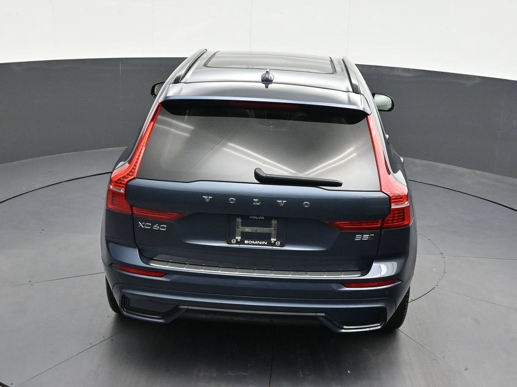 2024 Volvo XC60 B5 Core Dark Theme