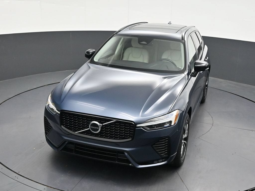 2024 Volvo XC60 B5 Core Dark Theme