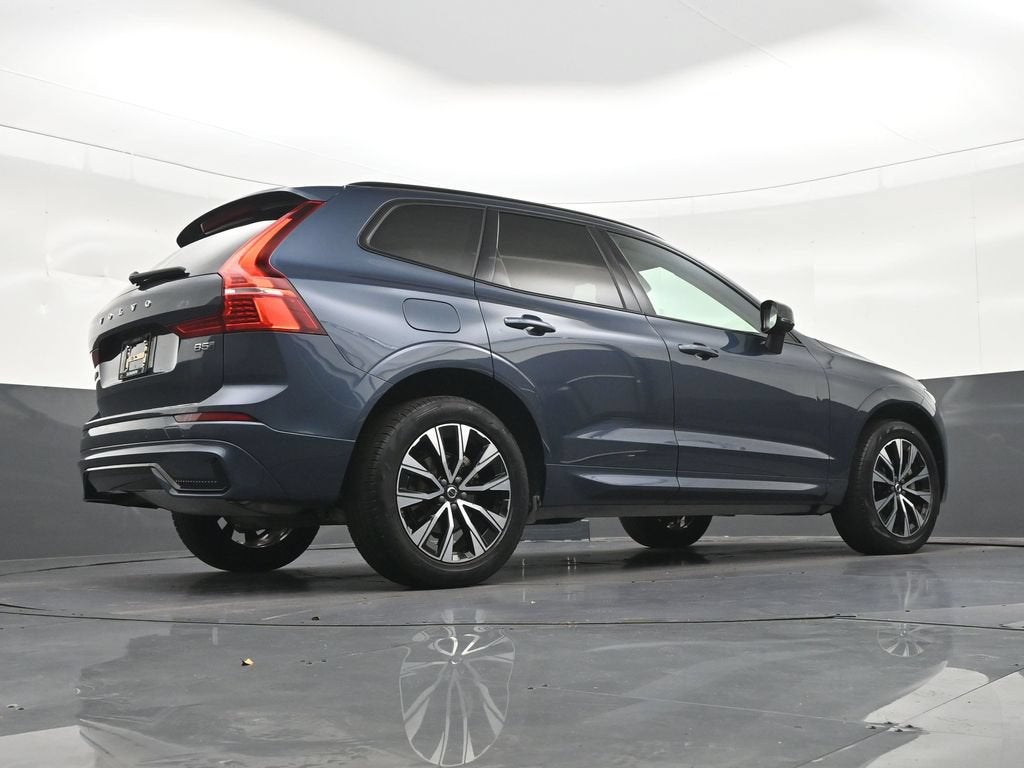 2024 Volvo XC60 B5 Core Dark Theme