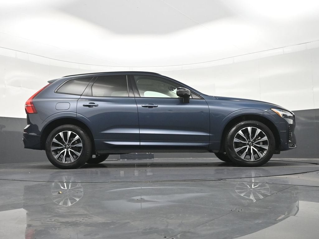 2024 Volvo XC60 B5 Core Dark Theme