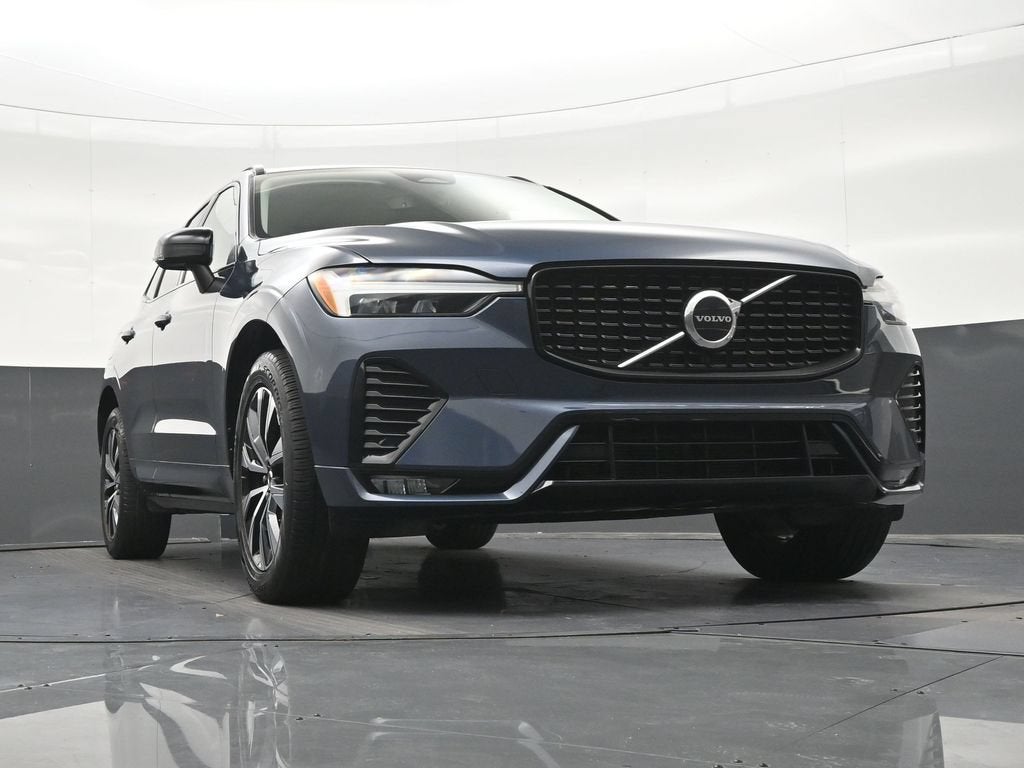 2024 Volvo XC60 B5 Core Dark Theme