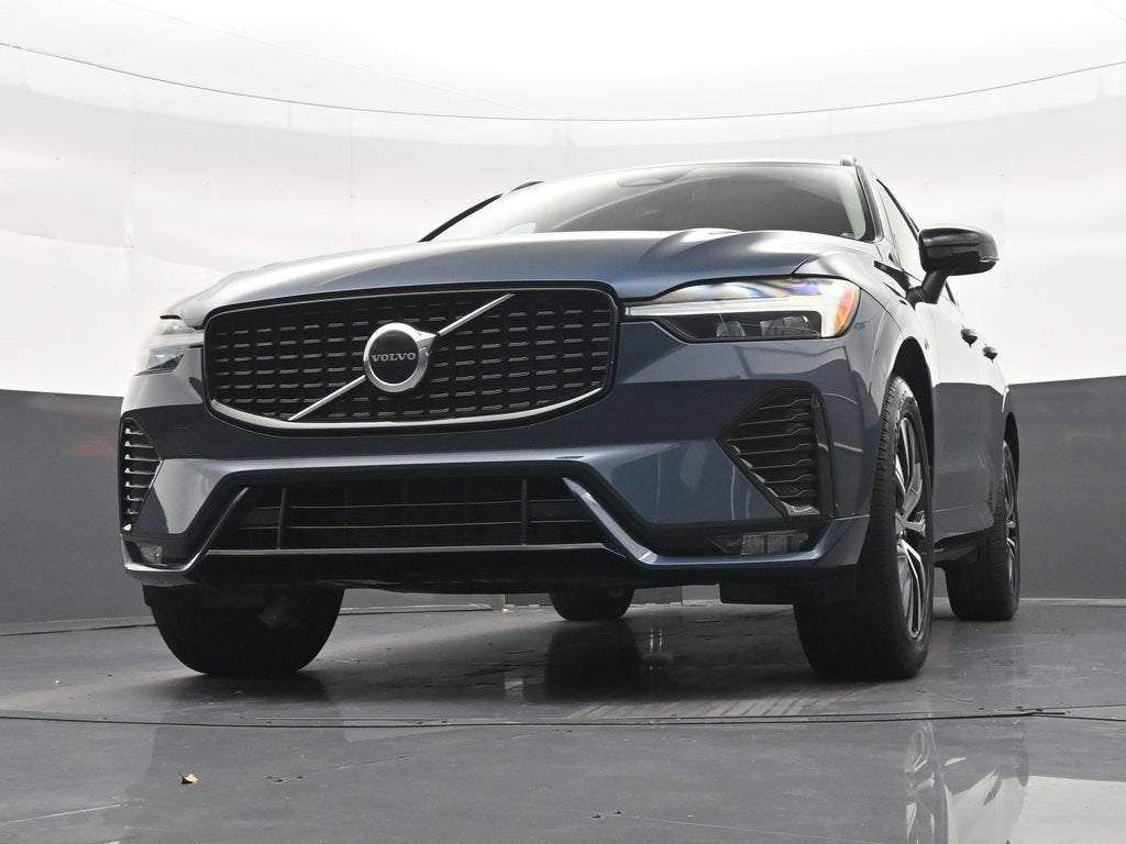 2024 Volvo XC60 B5 Core Dark Theme