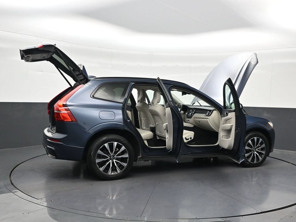 2024 Volvo XC60 B5 Core Dark Theme