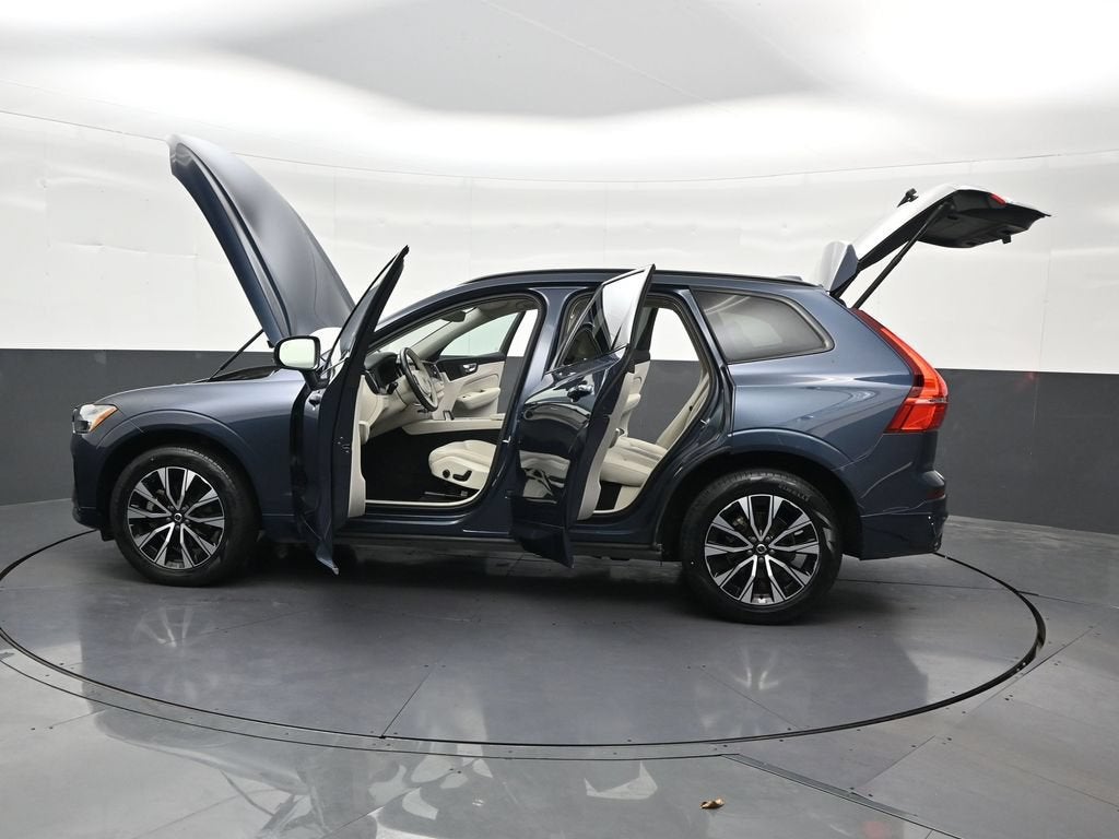 2024 Volvo XC60 B5 Core Dark Theme