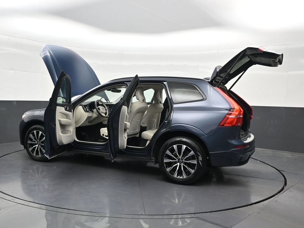 2024 Volvo XC60 B5 Core Dark Theme