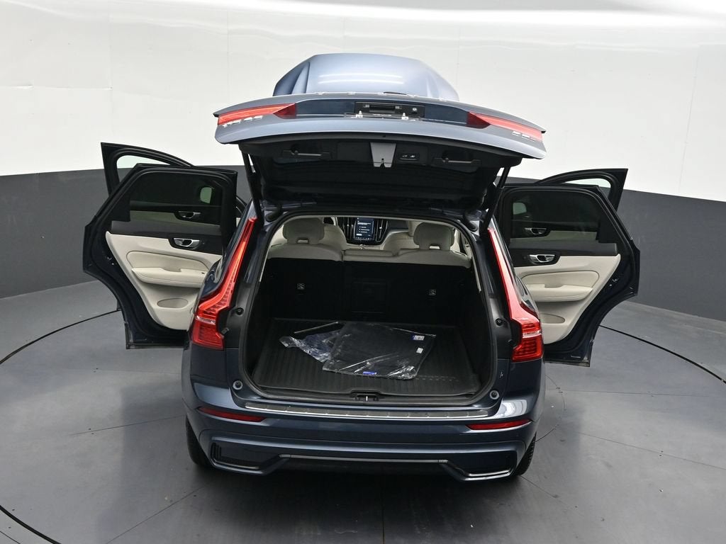 2024 Volvo XC60 B5 Core Dark Theme
