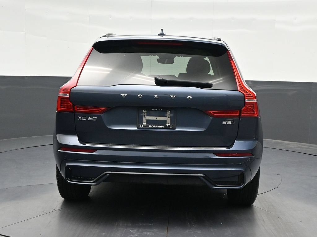 2024 Volvo XC60 B5 Core Dark Theme