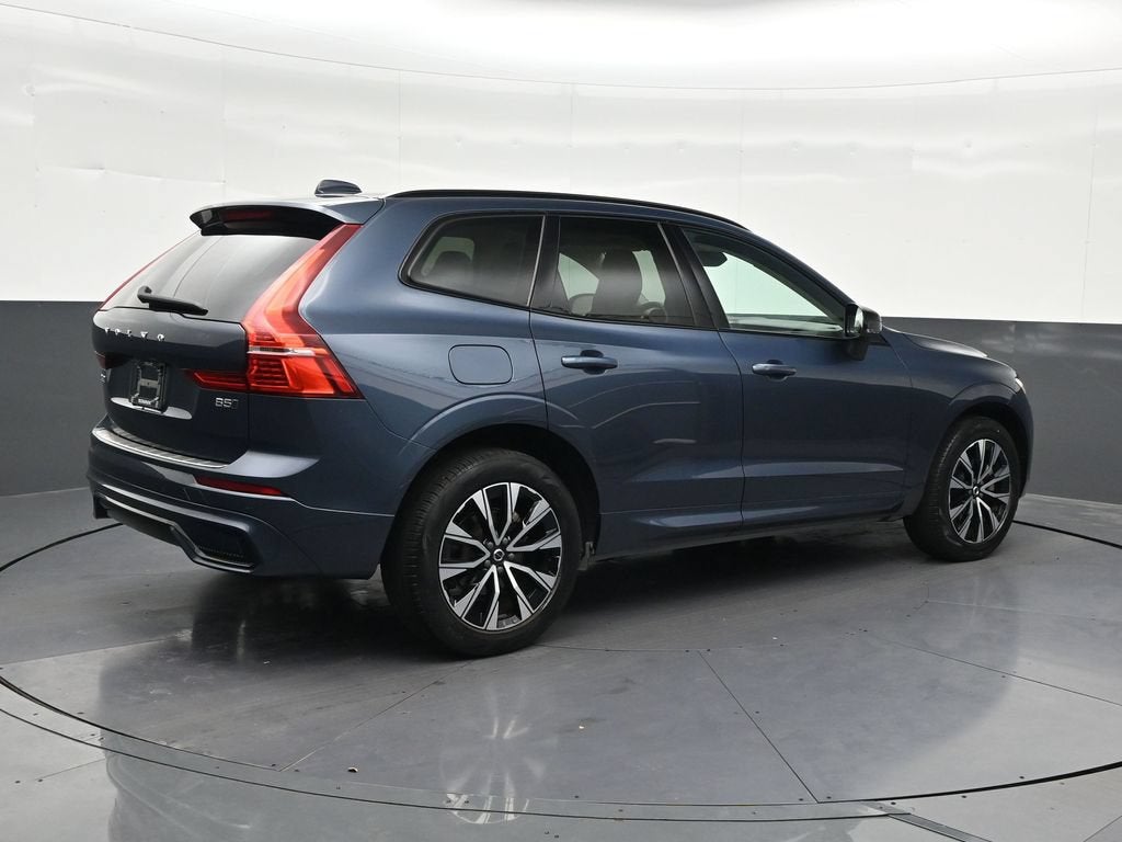 2024 Volvo XC60 B5 Core Dark Theme