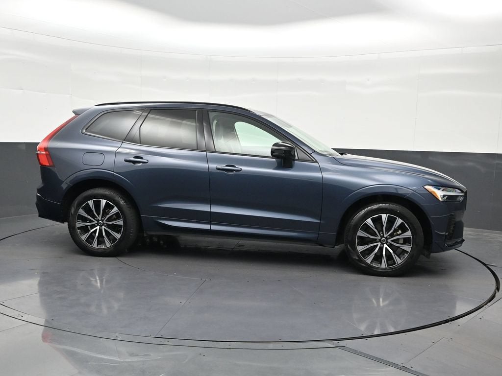 2024 Volvo XC60 B5 Core Dark Theme