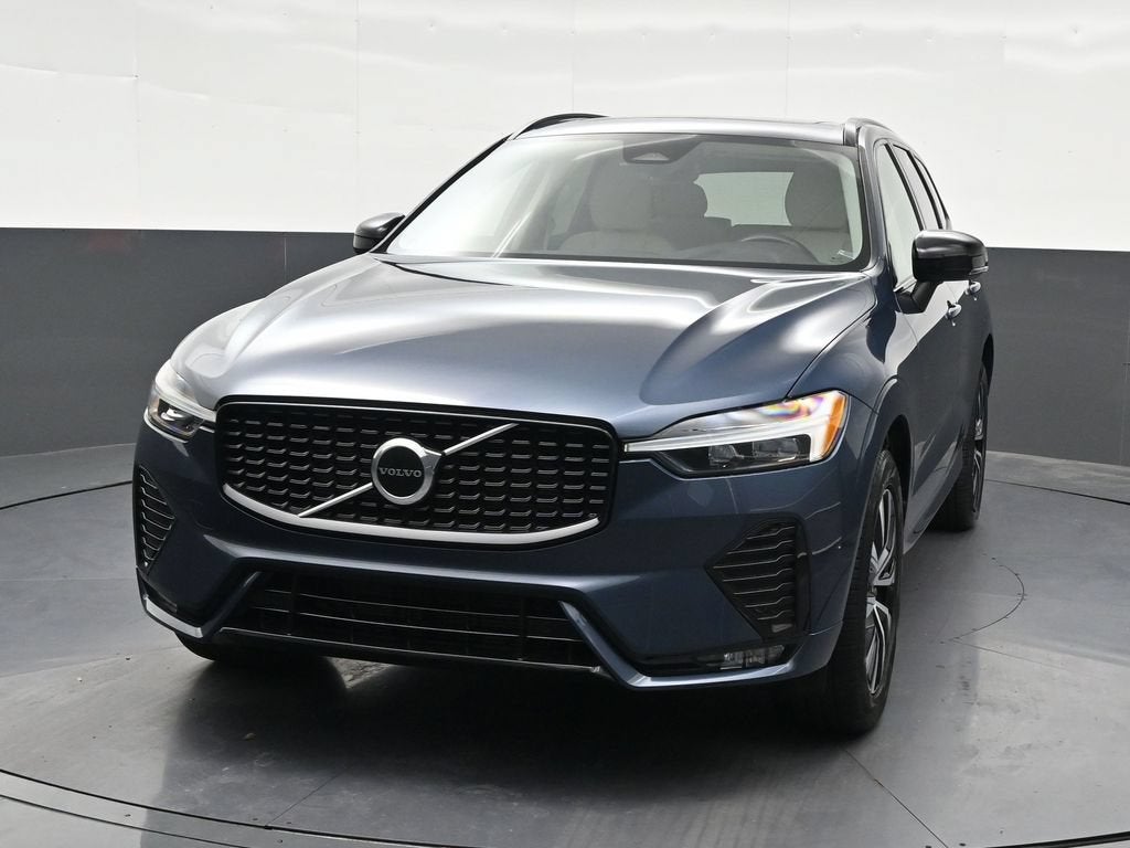 2024 Volvo XC60 B5 Core Dark Theme