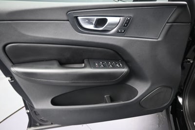 2024 Volvo XC60 B5 Core Dark Theme