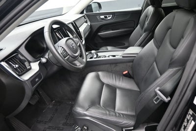 2024 Volvo XC60 B5 Core Dark Theme