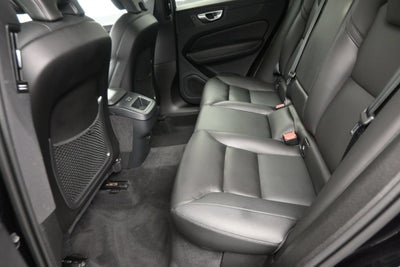 2024 Volvo XC60 B5 Core Dark Theme