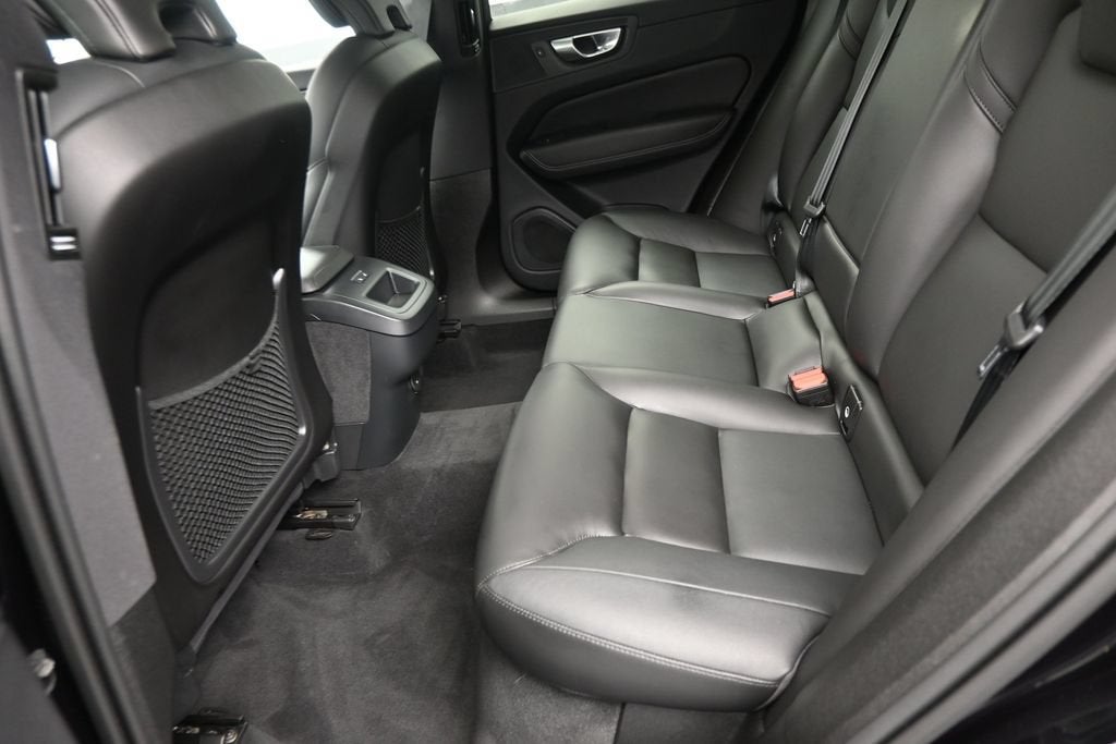 2024 Volvo XC60 B5 Core Dark Theme