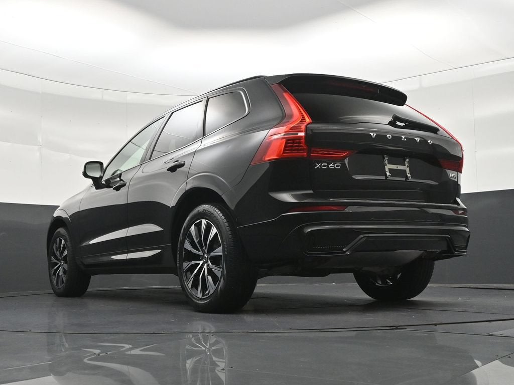 2024 Volvo XC60 B5 Core Dark Theme